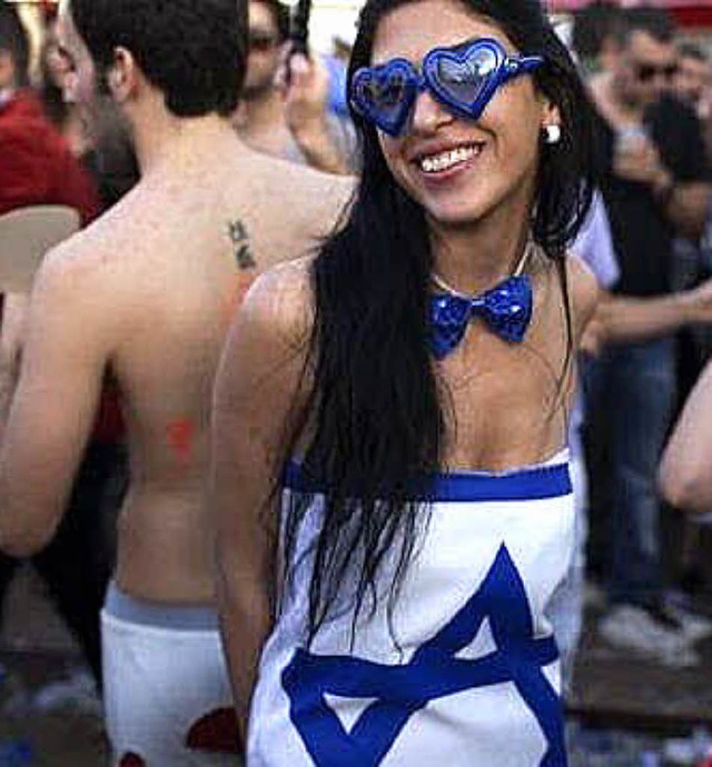 Party in Blau-Wei: Tel Aviv ist fr einen entspannten Lebensstil bekannt.   | Foto: AFP