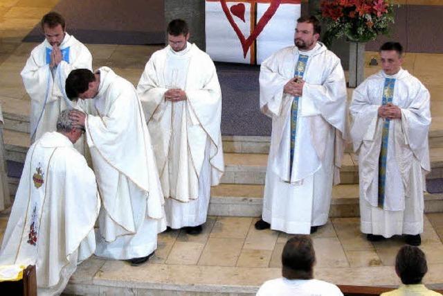 Segen von fnf Neupriestern des Pauliner-Ordens