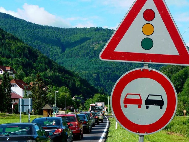 Gewohntes Bild seit Mitte Mai: Auto an Auto auf der B 317  | Foto: Sattelberger