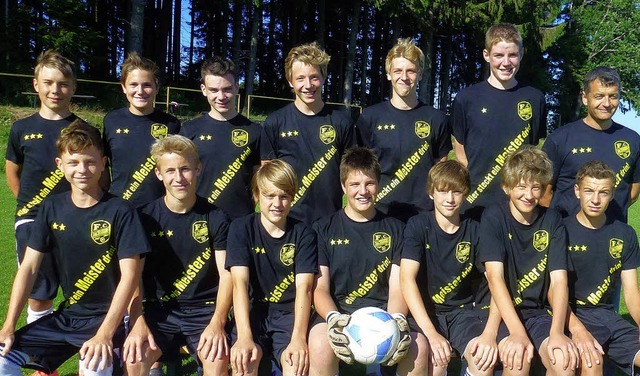 Die Meistermannschaft der C-Jugend des...uber und Leon Bhler (vorne von links)  | Foto: Verein