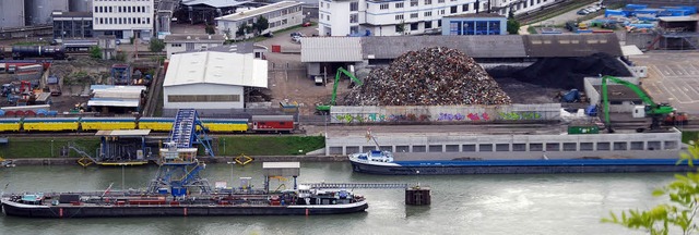 Schrottumschlag und Schiffspumpen sind...llen Nummer eins im Birsfelder Hafen.   | Foto: Ralf Staub/Ralf H. Dorweiler