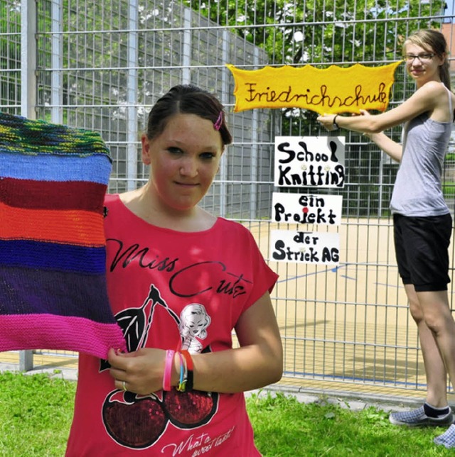 Natalie und Lydia (von links): Urban Knitting   | Foto: A. Fleig