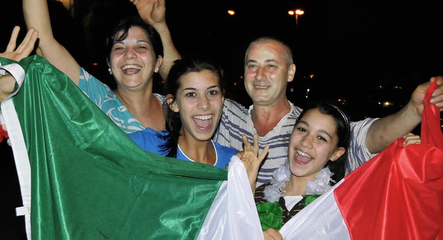 Viva Italia: Katja, Laura, Leonardo un...agabend ganz fest die Daumen drcken.   | Foto: hsl