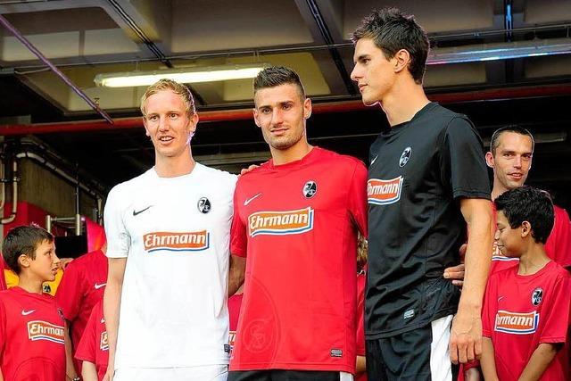 SC Freiburg prsentiert das Trikot der Spielzeit 2012/13