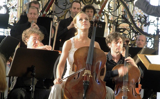 Die Cellistin Sol Gabetta und das Kammerorchester Basel   | Foto: R. Frey