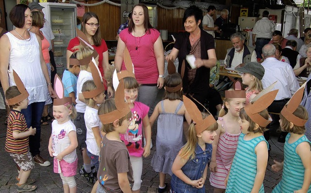 Auftritt der Kindergartenkinder vom &#...en, der Trger des Kindergartens ist.   | Foto: Paul Schleer