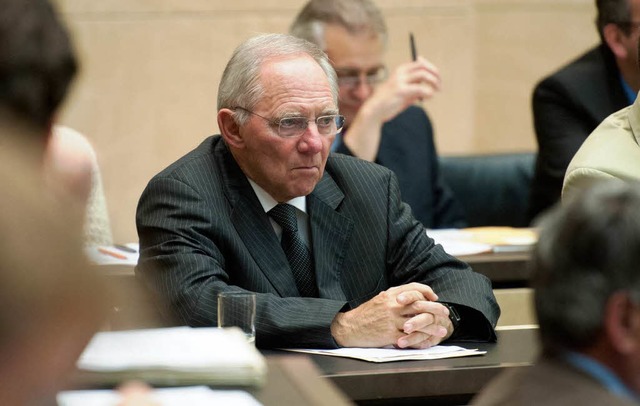 Bundesfinanzminister Wolfgang Schuble bei der Sitzung des Bundesrats in Berlin  | Foto: dpa