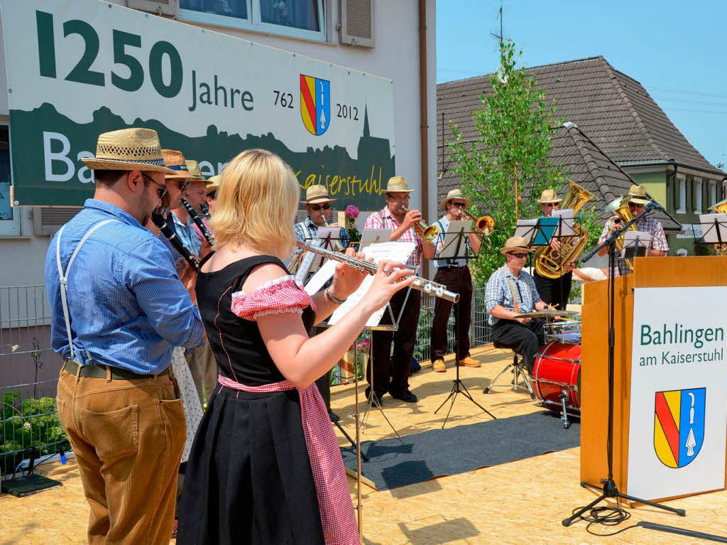 Offizieller Festauftakt mit Musik des „Polka-Clubs“ am Samstagnachmittag auf dem Friedensplatz in der Ortsmitte.