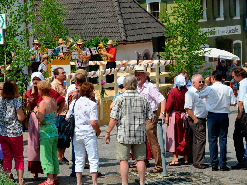 Festauftakt mit Musik, Ansprache von Brgermeister Harald Lotis und vielen Gste am Samstagnachmittag auf dem Friedensplatz.