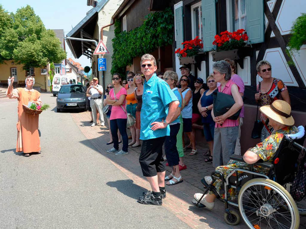 Historischer Dorfspaziergang mit Angela Krams zum  Thema „Gott und die Welt - wo Pfaff und Schulthei sich Gehr verschaffen“