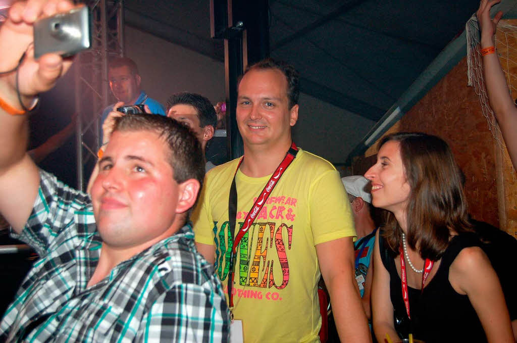 Andreas Eckermann (Mitte im gelben T-Shirt), der Hauptorganisator der 14. Freimter Beach-Party.
