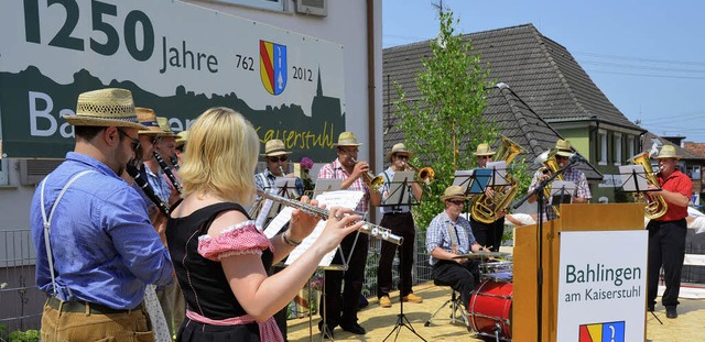 Offizieller Festauftakt mit Musik, Ans...uf dem Friedensplatz in der Ortsmitte.  | Foto: Christiane Franz