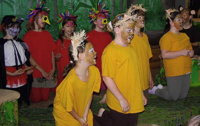 Kinder als Urwaldtiere: ein buntes Musical zum  Jubilum der Schule   | Foto: Barbara Rderer