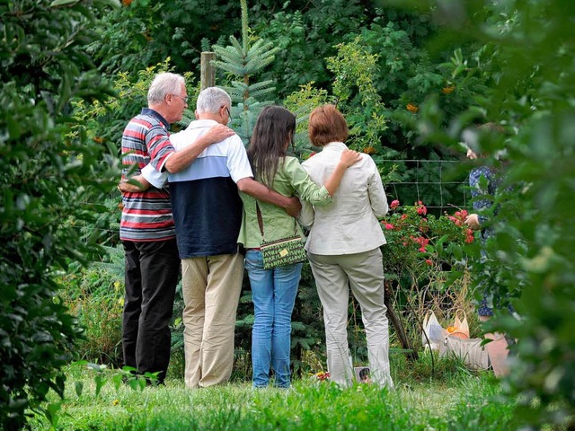 Angehrige aus Baschkirien beten bei berlingen  | Foto: dapd