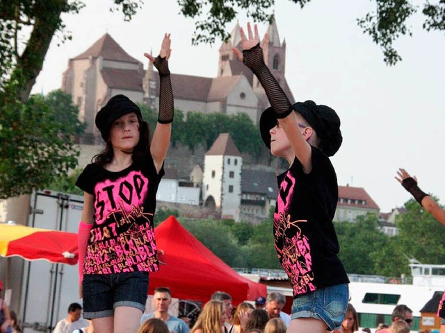 Gemeinsam mit ihren franzsischen Nach...220; auf der Rheininsel auf die Beine.  | Foto: Christine Aniol