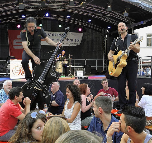 Gute flotte Musik, feine Speisen und j...Brckenfests kam auch dieses Jahr an.   | Foto: Frank Linke