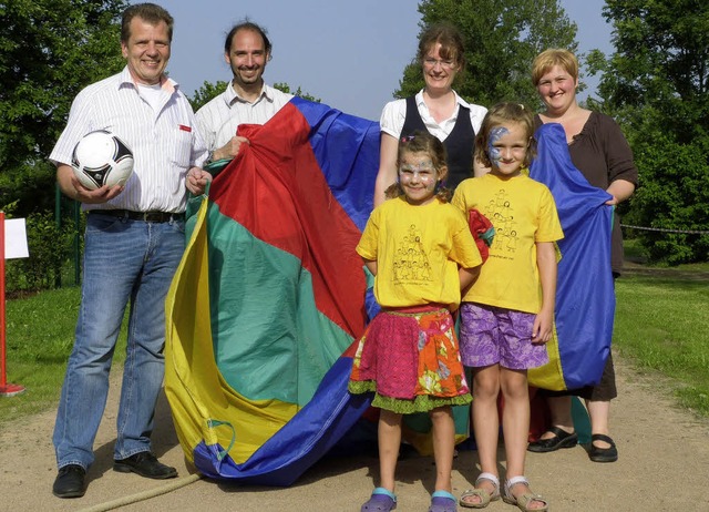 ber die Sportanlage auf der Rheinwies...nen Annabelle Weloch und Jule Mutter.   | Foto: Sigrid Schneider