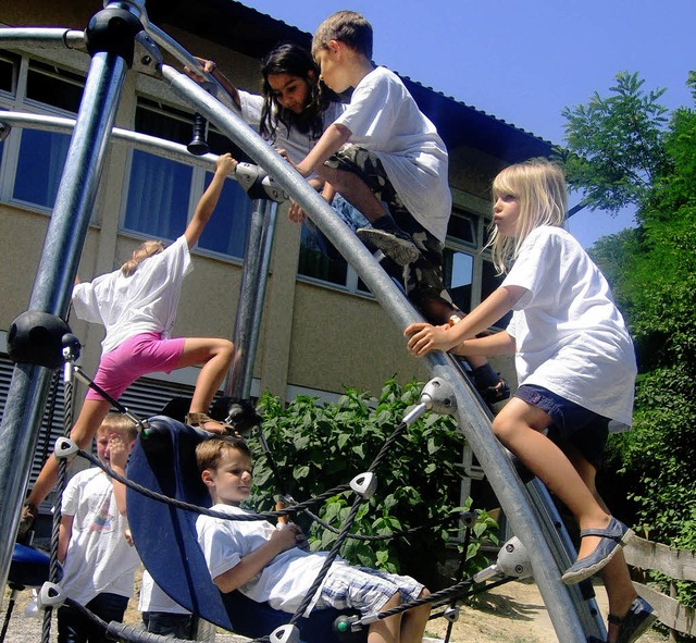 Nach Herzenslust kraxeln, hangeln und ...appoltsteiner Grundschule in Eschbach.  | Foto: Ingeborg Grziwa