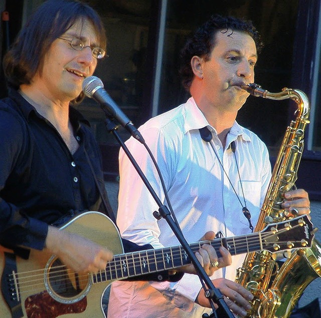 Mit starken poetischen Stcken beeindr...berto Petroli) beim Open-Air-Konzert.   | Foto: Roswitha Frey