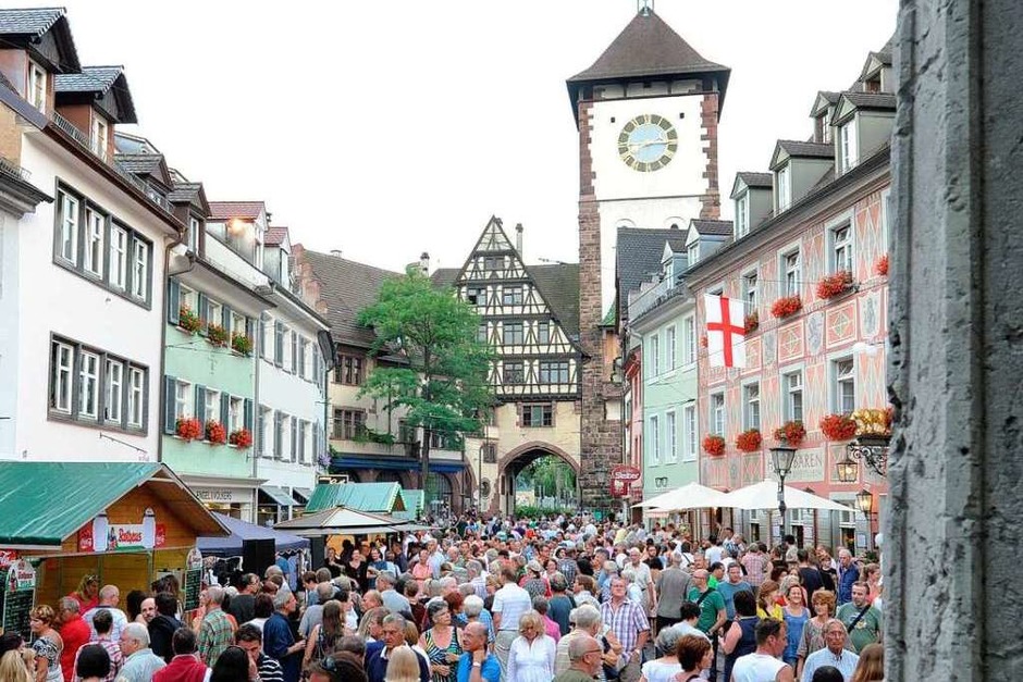 Der Oberlindenhock - ein unverwüstlicher Publikumsmagnet. (Foto: Rita Eggstein) Der Oberlindenhock - ein unverwüstlicher Publikumsmagnet. (Foto: Rita Eggstein)