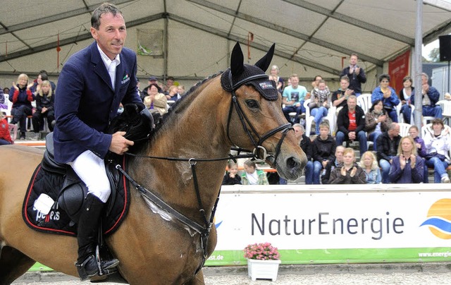 Halt allen Grund zum Strahlen: Hans-Di...nach dem  Sieg auf Master de Menardier  | Foto: Joachim Keller