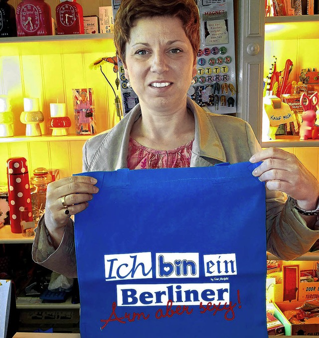 Ladenbesitzerin Beatrice Posch muss we...nerffnung drei Mitarbeitern kndigen.  | Foto: Katja Bauer