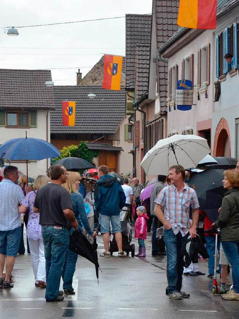 Die Besucher lieen sich auch vom Regen am Sonntag nicht abhalten und zogen in groer Zahl von Themenbereich zu Themenbereich.