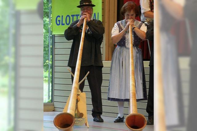 Alphorn schallt von Schwarzwaldhhen