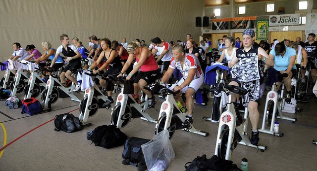 Aus vielen Ecken Deutschlands kamen Spinningbiker in die Offohalle.   | Foto: wolfgang knstle