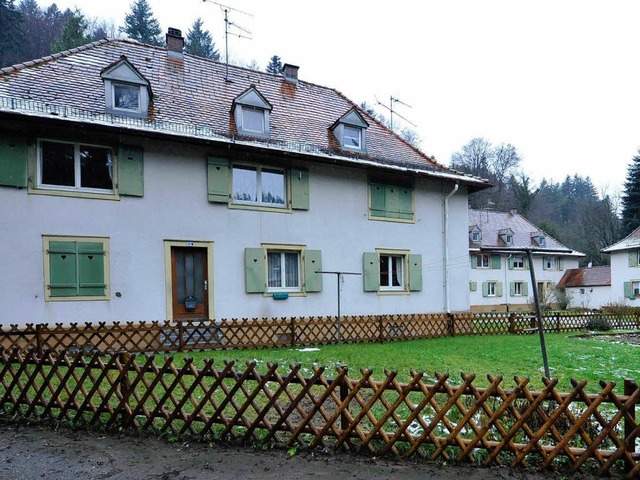 Die schlichten Holzhauerhusle sind im Stadtbau-Paket, die Mieter besorgt.  | Foto: Michael Bamberger