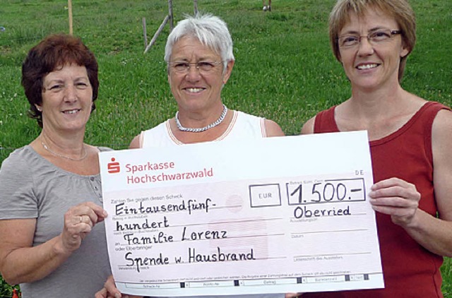 Rosemarie Lauby, Helga Bernauer und Ch...r Oberrieder Landfrauen (von links) .   | Foto: B. Odrich-Rees