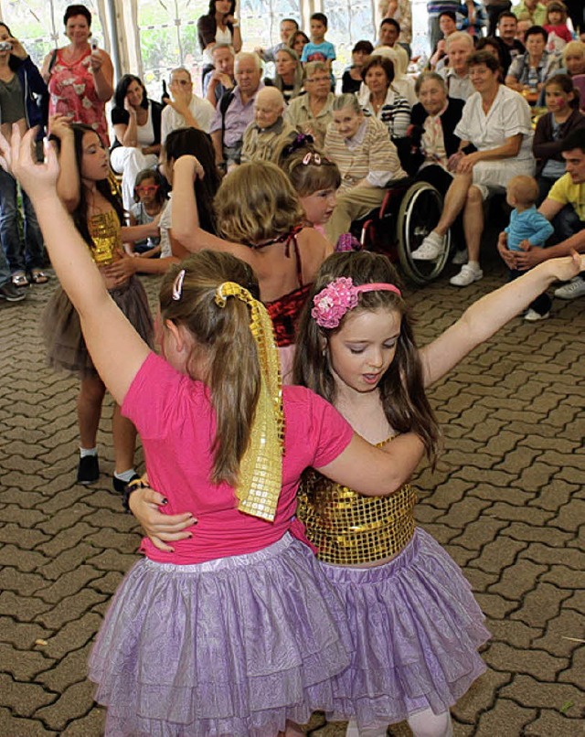 Der Nachwuchs der Dance Surprise sorgt in St. Marien fr Unterhaltung.  | Foto: Birkle