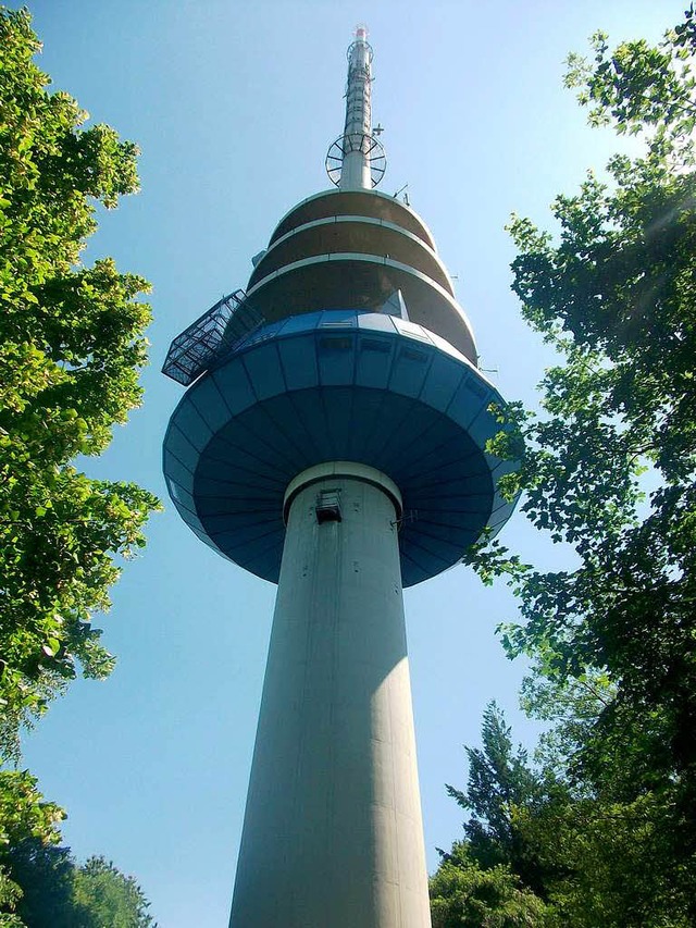 Der neue Sendeturm auf dem Totenkopf w...t. 2020 knnte er auer Betrieb gehen.  | Foto: Paul Klock