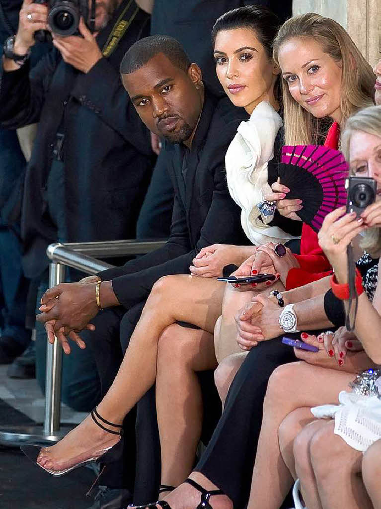 Prominenter Zuschauer: Kanye West (links) und Kim Kardeshian (2.v.l.)
