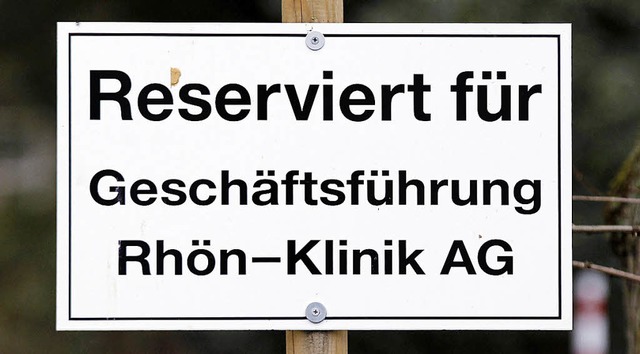 Parkplatz vor der Uniklinik: Die Rhn-Klinik AG will verkaufen.  | Foto: dapd