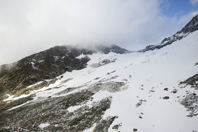 Der Lagginhorn-Gipfel in den Wolken.  | Foto: dapd