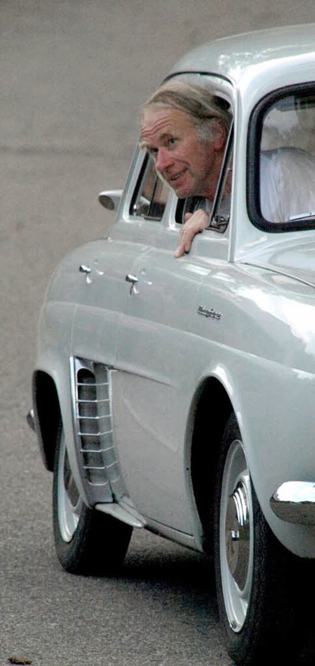 Im schnuckeligen kleinen Oldtimer wird...ahrzeughalter kurzerhand den Chauffeur  | Foto: Karin Stckl-Steinebrunner