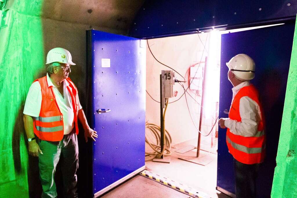 Im Dezember 2012 sollen hier Züge rollen: Der Katzenbergtunnel und die dazugehörige Strecke zwischen Bad Bellingen und Efringen-Kirchen. Im Dezember 2012 sollen hier Züge rollen: Der Katzenbergtunnel und die dazugehörige Strecke zwischen Bad Bellingen und Efringen-Kirchen.