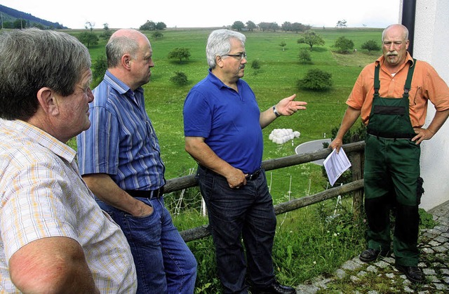 In Adelsberg  berichtete Landwirt Max ...er SPD-Fraktion ber sein Bauvorhaben.  | Foto: Heiner Fabry