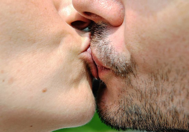 Ein Kuss zum Welt-Kusstag.   | Foto: DPA