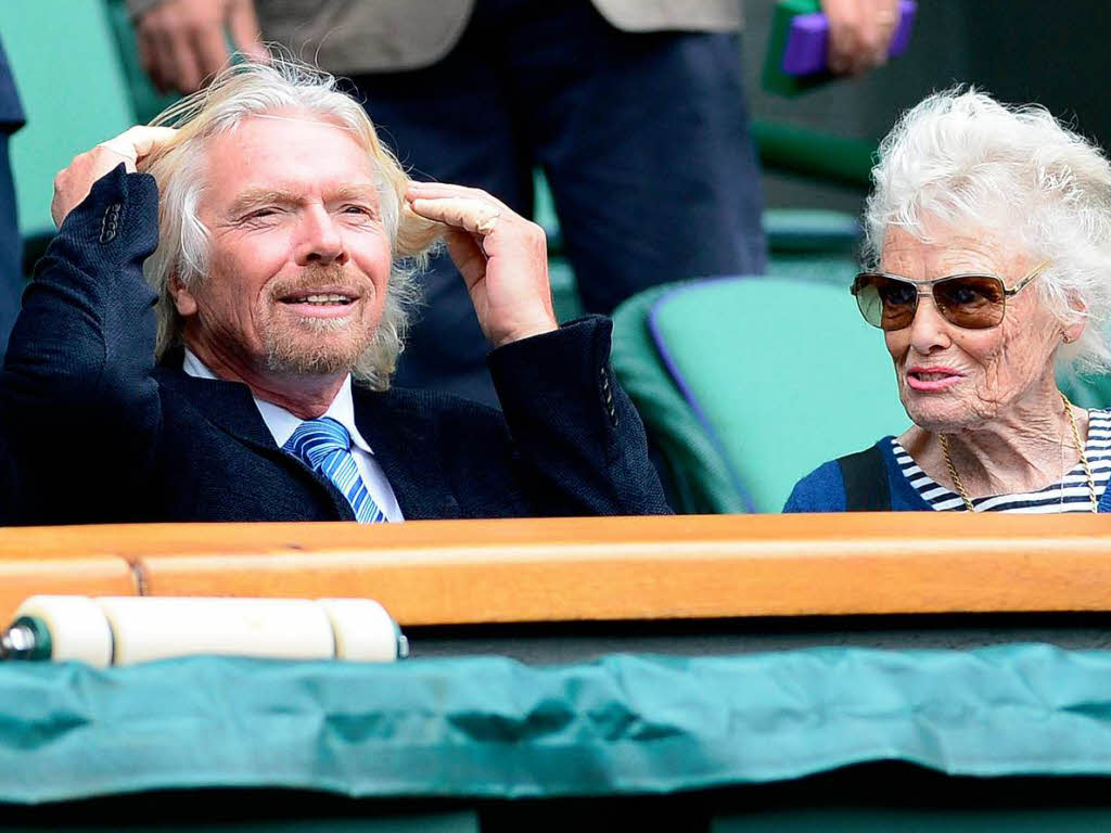 Unternehmer und Milliardr Richard Branson mit seiner Mutter Eve