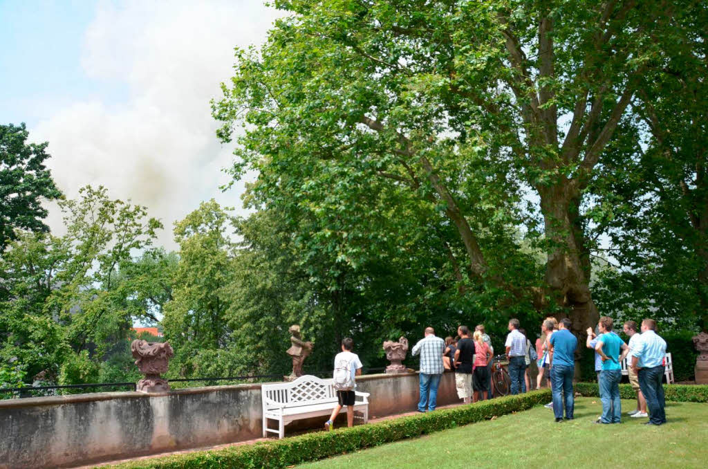 Grobrand in Offenburg – Dachstuhl der Villa Bauer in Flammen