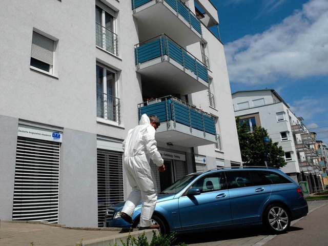 In diesem Haus im Freiburger Stadtteil wurde am 11. Mai ein Ehepaar ermordet.  | Foto: dpa