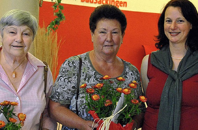 Die kommissarische Leiterin der Rheuma...sberg und Elfriede Stumpf (von links).  | Foto: Ralph Fautz