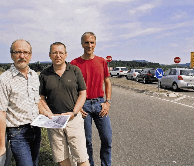 Die Grnen-Stadtrte Henry Probst, Mic...ionen Euro bauen lassen. Bild: Vollmer  | Foto: Vollmer 