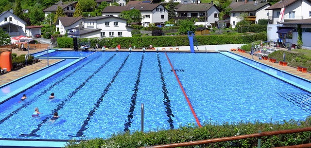 Das Zeller Freibad feiert Jubilum: Mi...erne fr eine neue Rutsche verwenden.   | Foto: Paul Berger