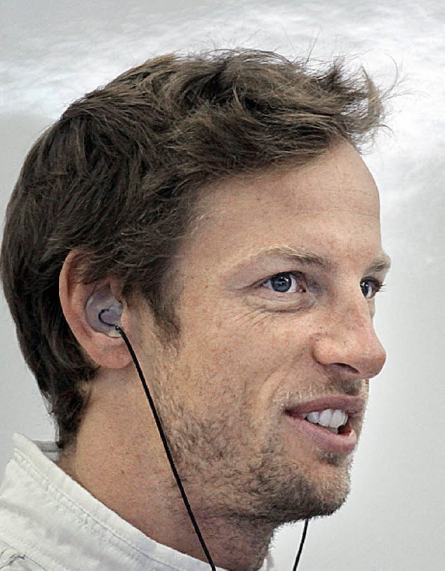 Der Brite Jenson Button regt sich jetz...n regnerischen Sommer in England auf.   | Foto: dapd