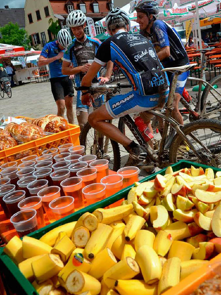Mountainbike-Marathon Challenge 2012 in Offenburg: Kraftnahrung nach schweitreibender Bergfahrt.