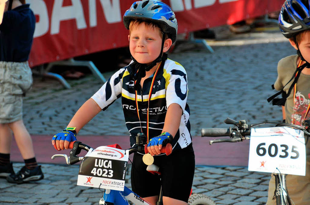 Mountainbike Marathon Challenge 2012 in Offenburg: Auch der Nachwuchs freut sich ber Gold.