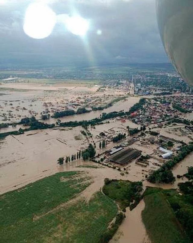 Aus der Vogelperspektive: Die berflutete Region in Sdrussland.  | Foto: dpa